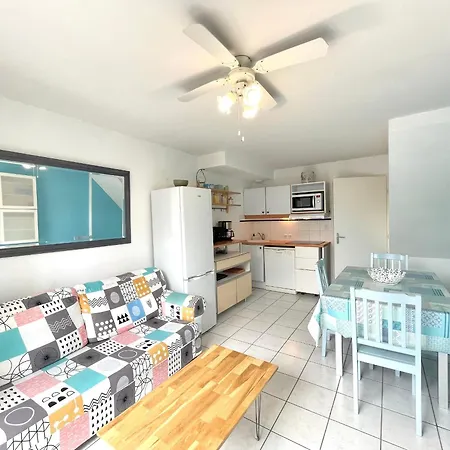 Holiday home Maison T3 A 150 M De La Avec Piscine Collective, Parking Et Wifi - Fr-1-231-234 *