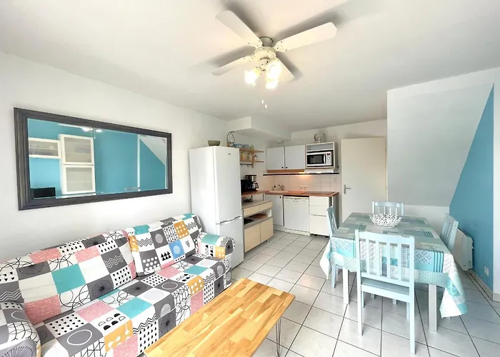 Holiday home Maison T3 A 150 M De La Avec Piscine Collective, Parking Et Wifi - Fr-1-231-234 *